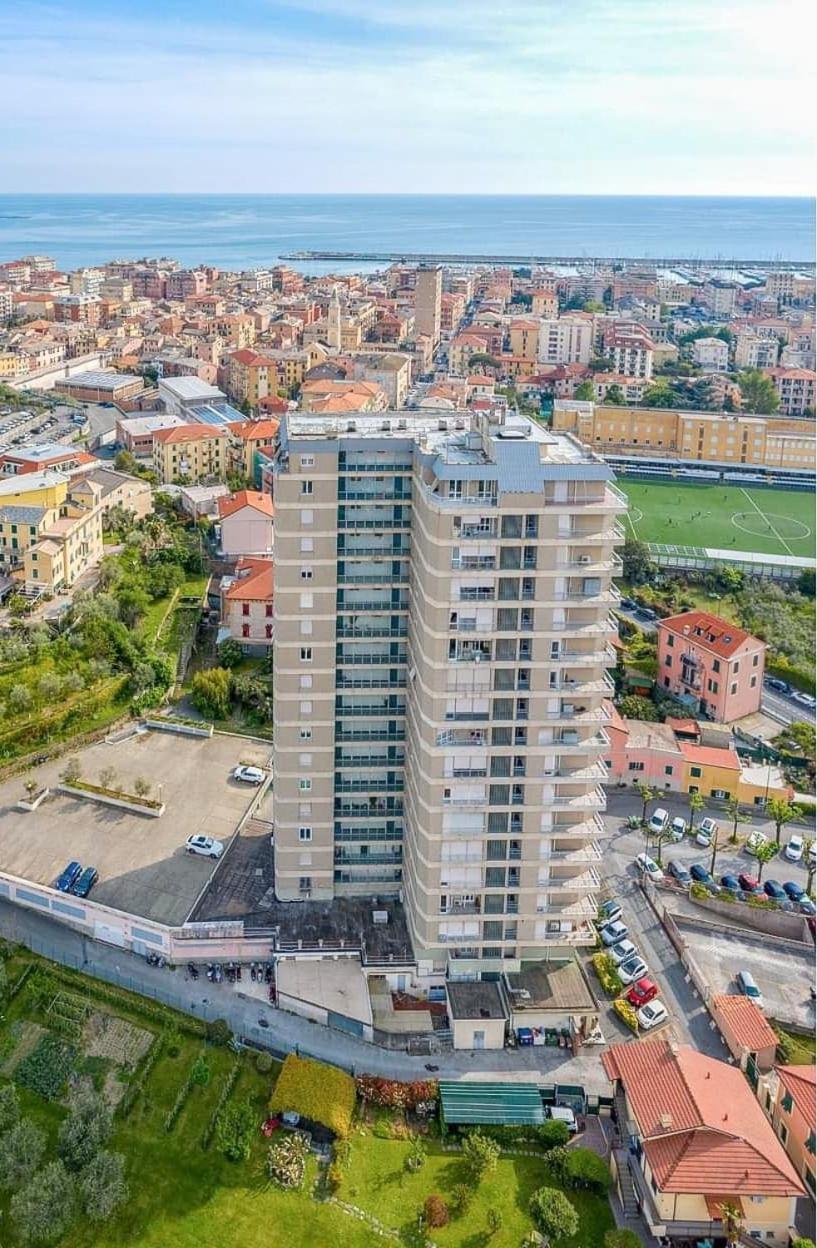 Super Vista Al Grattacielo Di Lavagna Apartment Exterior photo